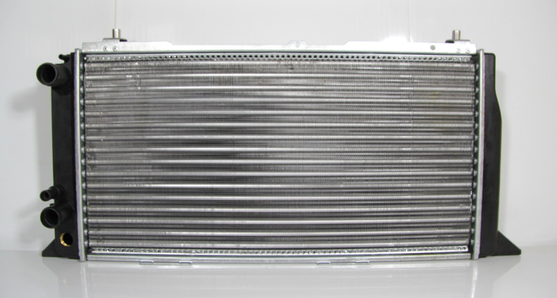 радиатор охлаждения 310*40*600 Audi 80, 90